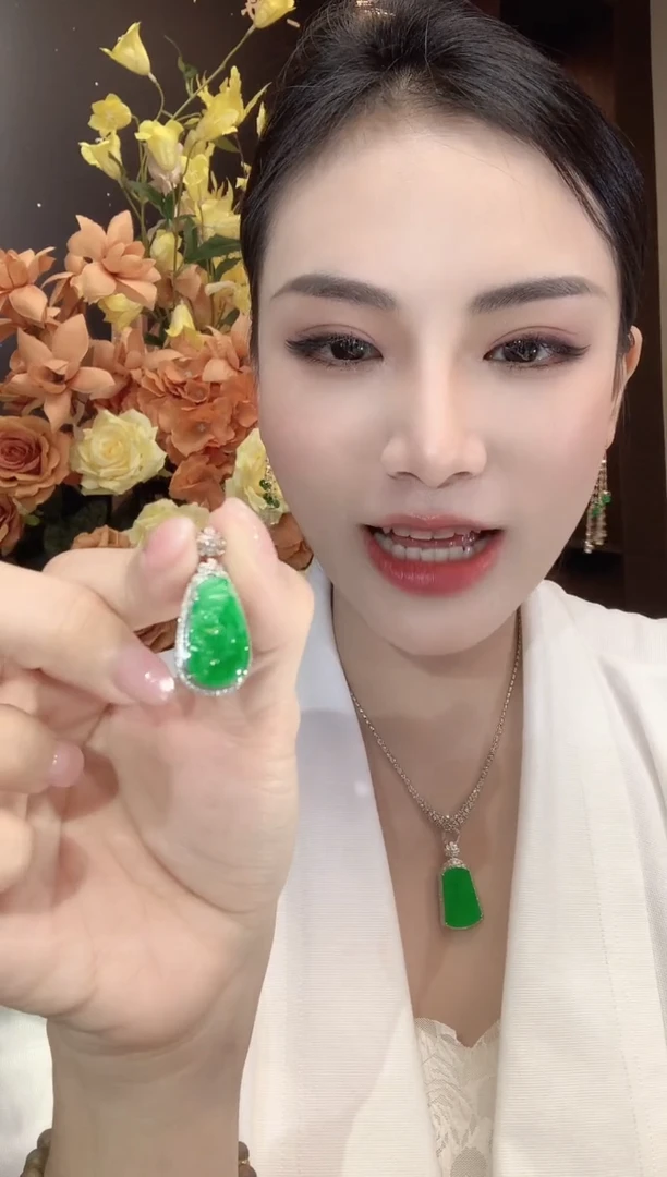 吊坠(不含链)18K金镶嵌翡翠A40