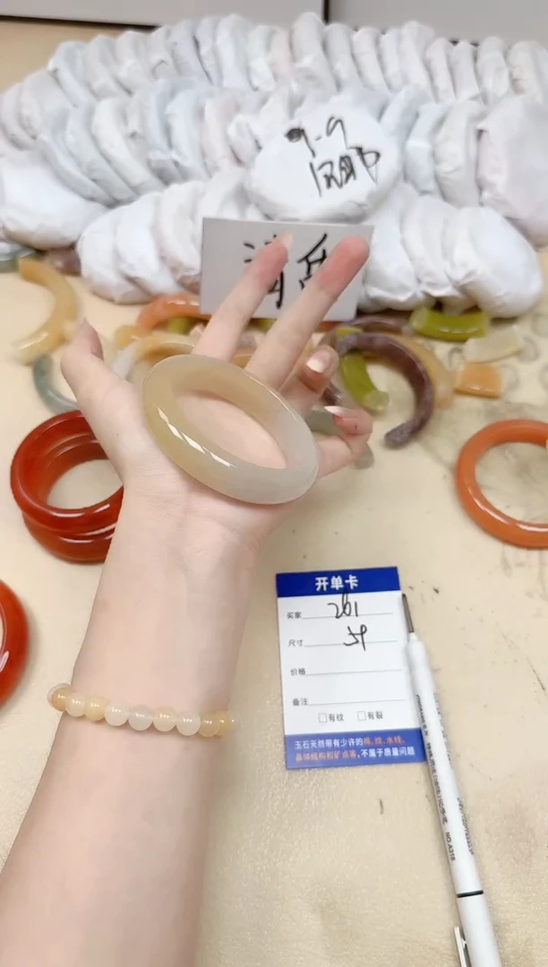未镶嵌手镯石英质玉261/59