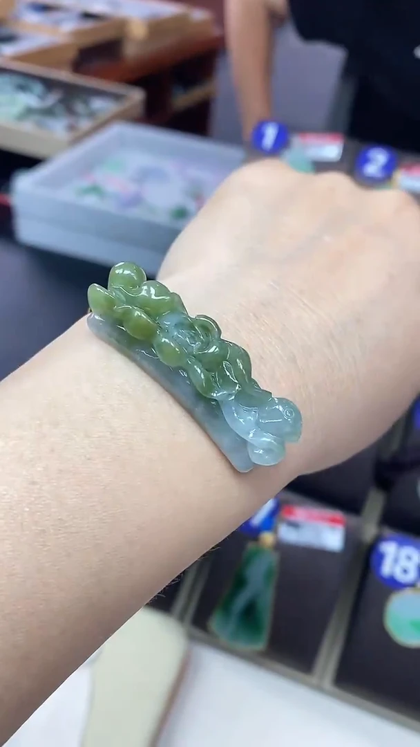 颈饰未镶嵌翡翠手牌