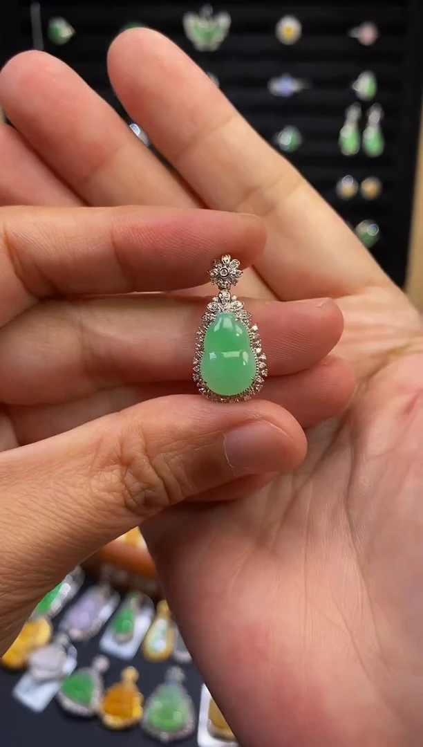 翡翠18K金镶嵌颈饰【福利款】超漏冰甜绿葫芦吊坠