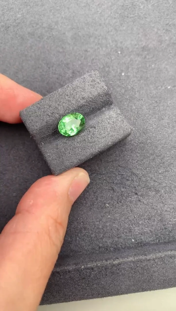 未镶嵌珠宝半成品石榴石（沙弗莱）2.5ct沙弗莱   BG