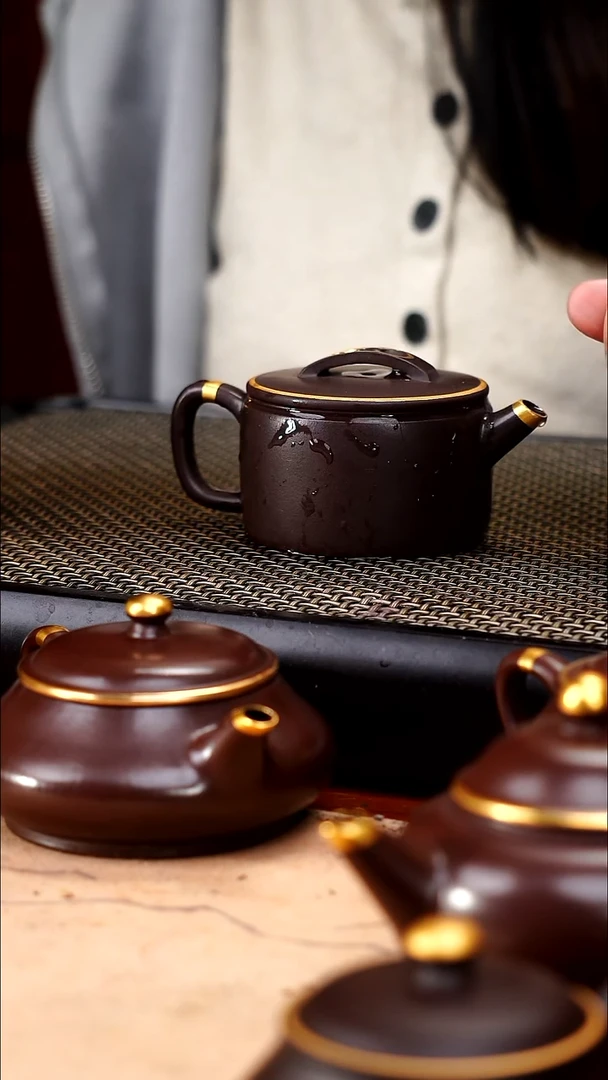 茶壶紫砂四号井茄皮紫泥描金欢喜平底小汉瓦130cc