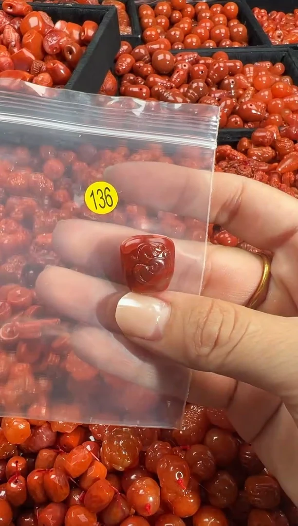 颈饰未镶嵌南红玛瑙1