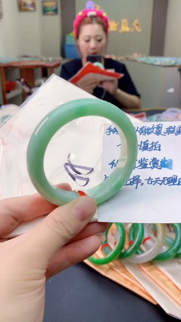 翡翠手镯未镶嵌0533080418