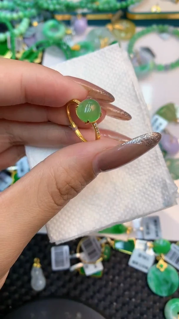 颈饰未镶嵌翡翠1