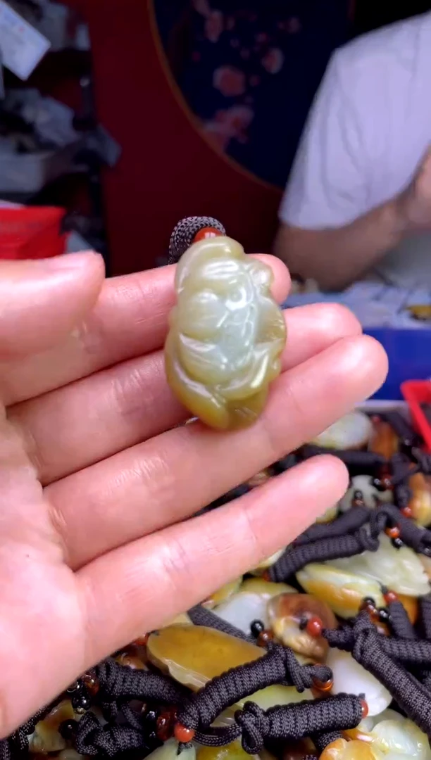 和田玉未镶嵌颈饰1