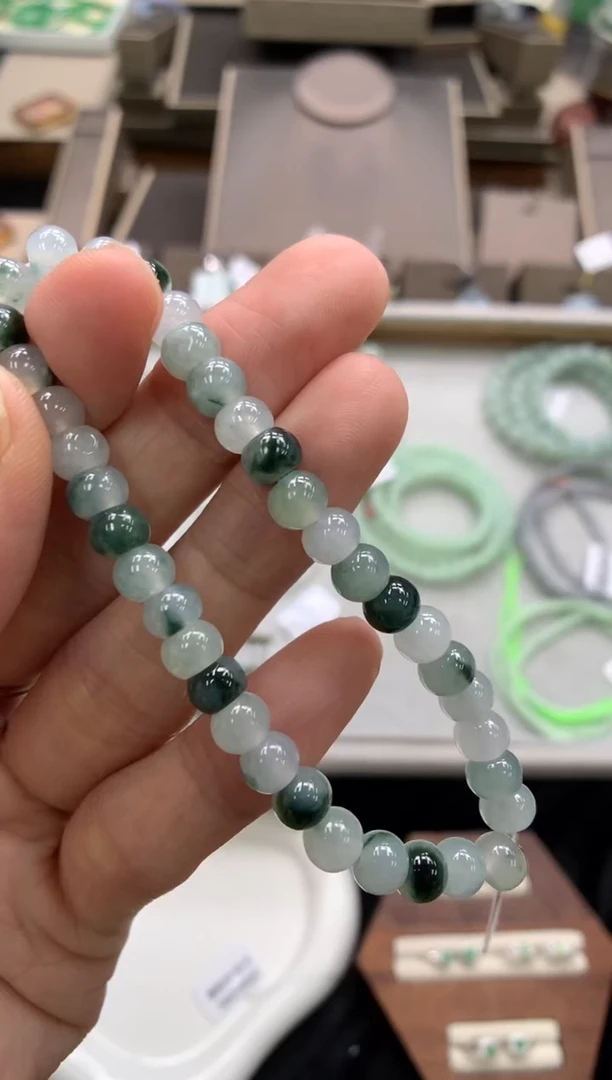 颈饰未镶嵌翡翠手串