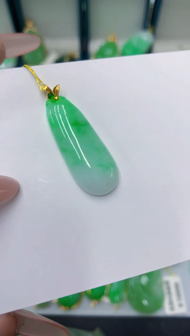 颈饰18K金镶嵌翡翠11111