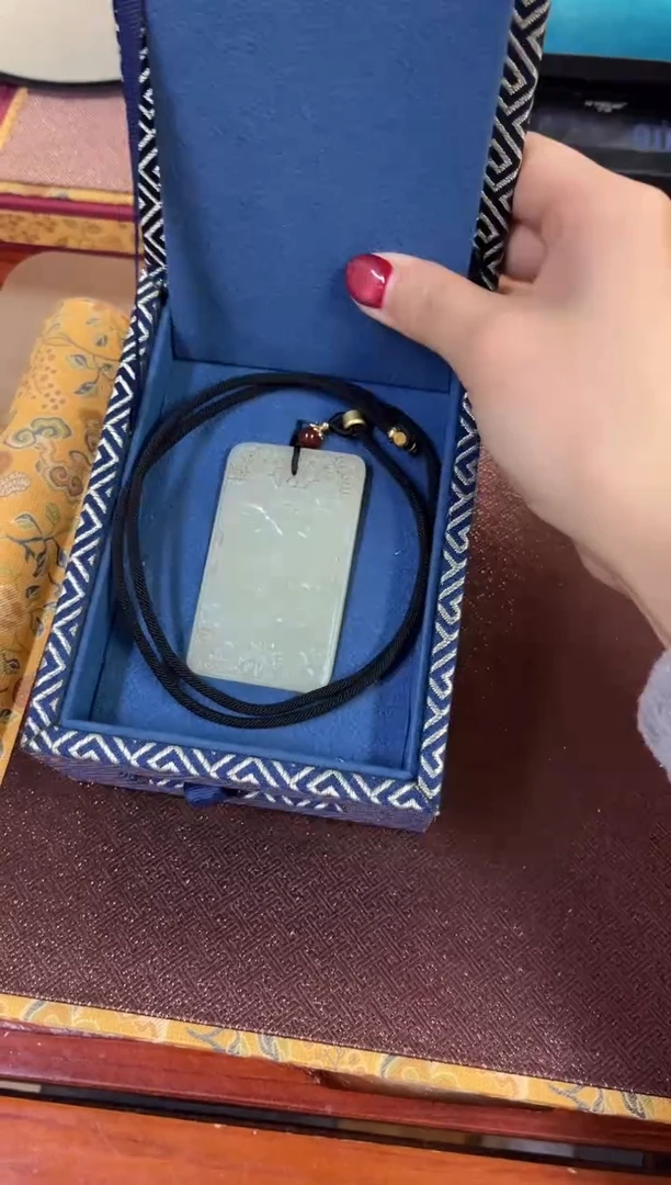 颈饰未镶嵌和田玉和田玉挂件子冈牌L143