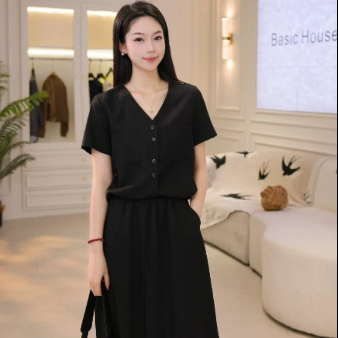 Basic House/百家好CSM休闲夏季时髦短袖V领衬衣显瘦半身裙套装