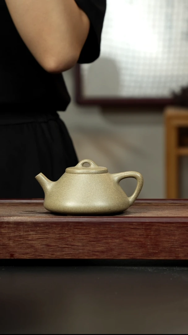紫砂茶壶青段子冶石瓢