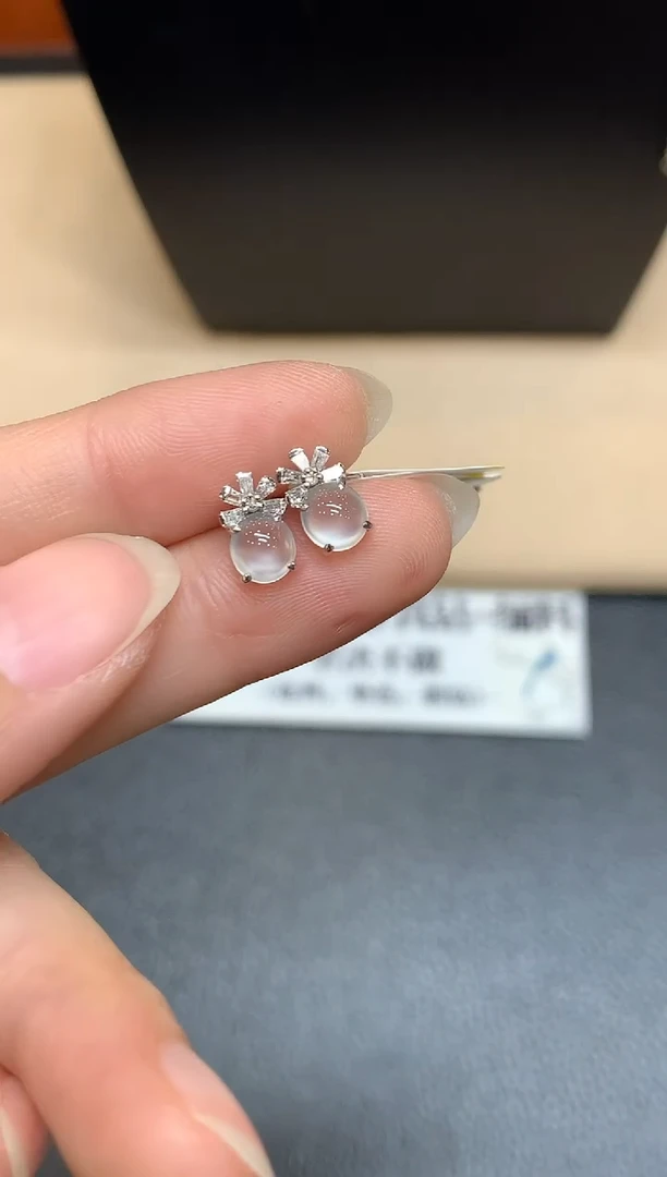 18K金镶嵌翡翠耳饰蛋面【无服务费