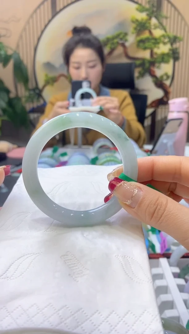 【闪购商品】翡翠手镯未镶嵌99904894