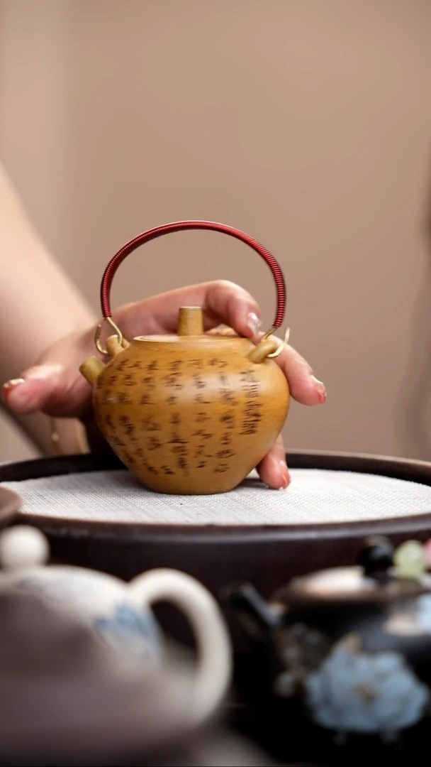 茶壶紫砂高温烧黄金段提梁刻字