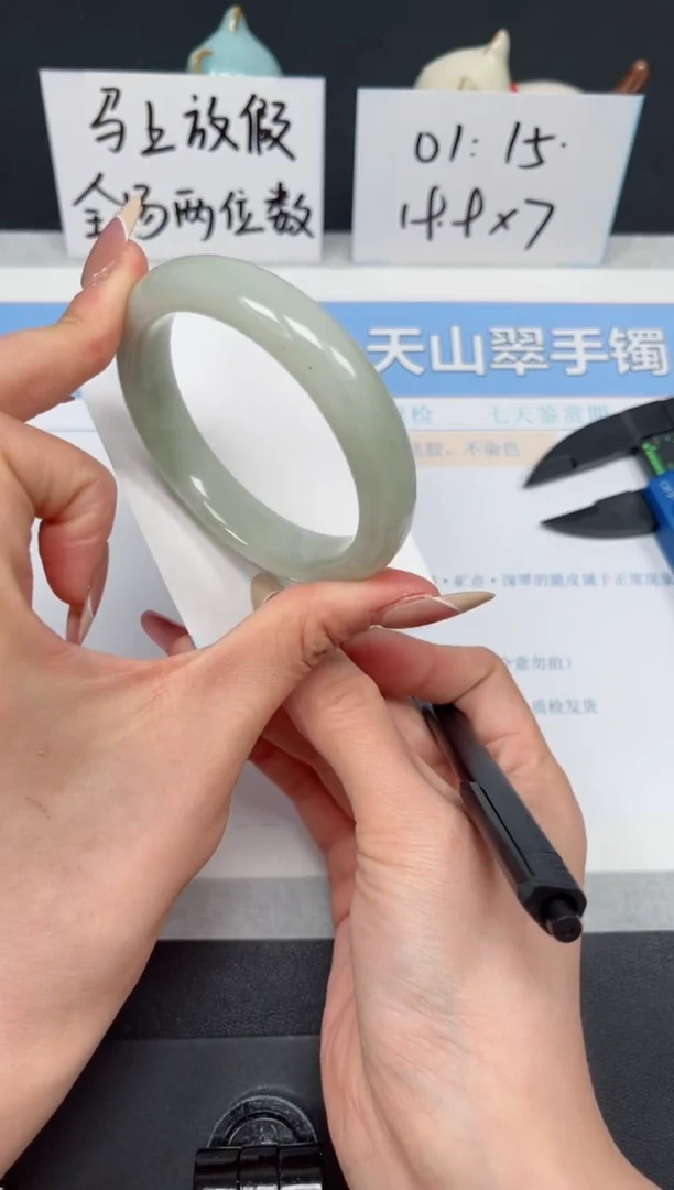 【闪购商品】石英质玉手镯未镶嵌K138-56