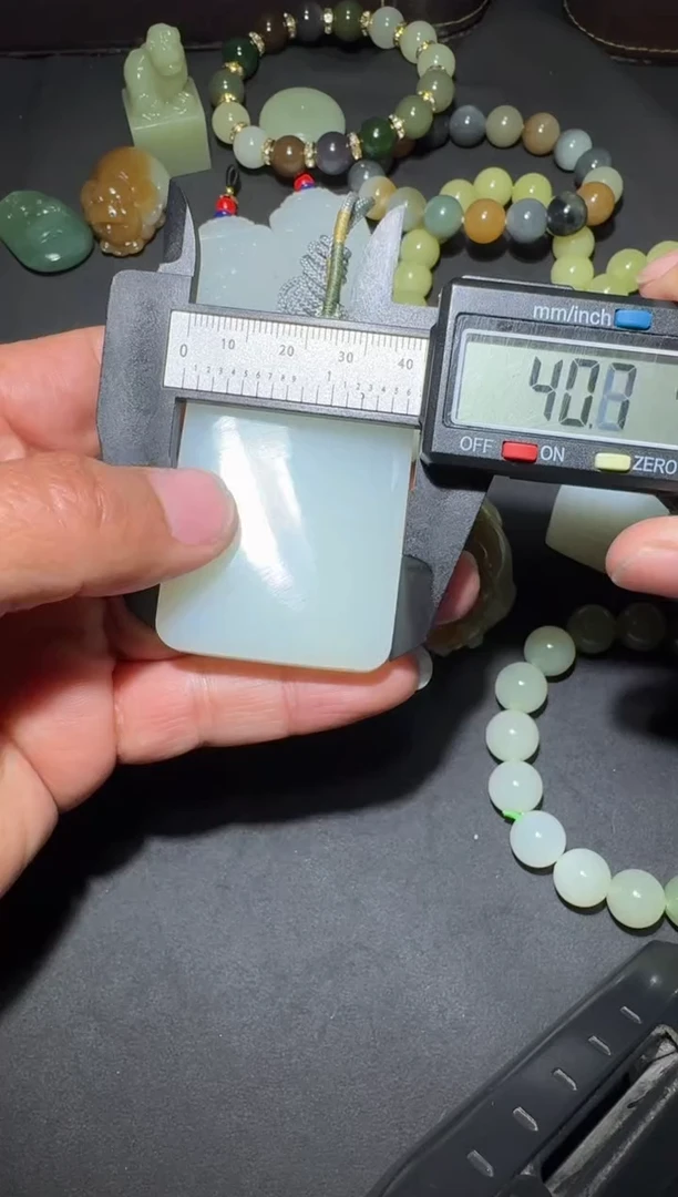 未镶嵌和田玉（糖玉）挂件和田玉