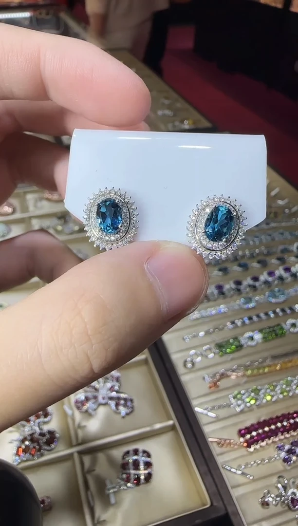 银S925镶嵌托帕石耳饰6*8mm伦敦蓝耳钉