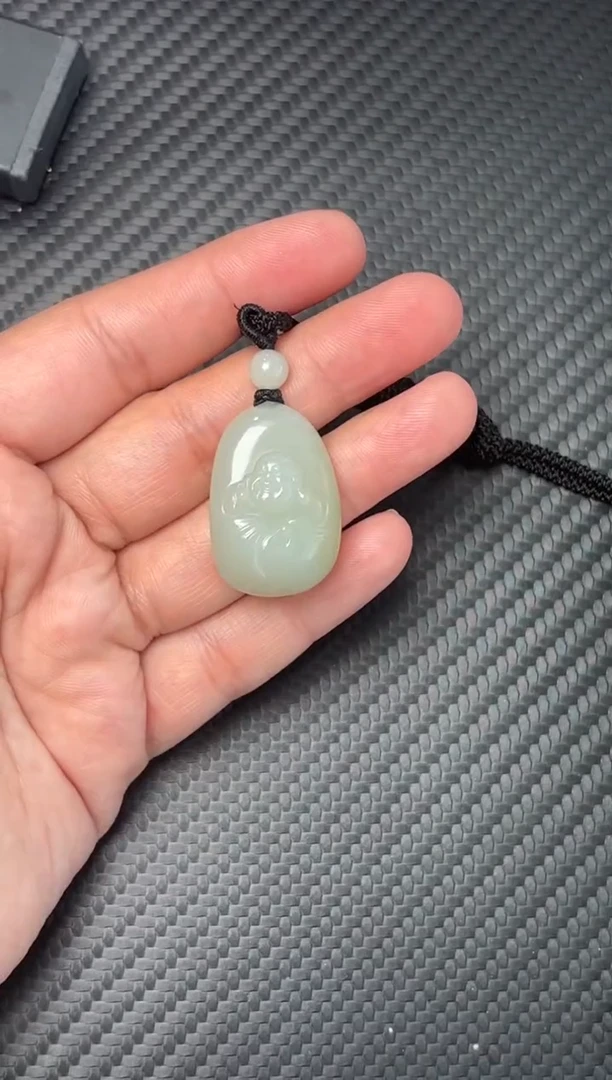 吊坠(赠链)未镶嵌和田玉且末微色差近矿吊坠