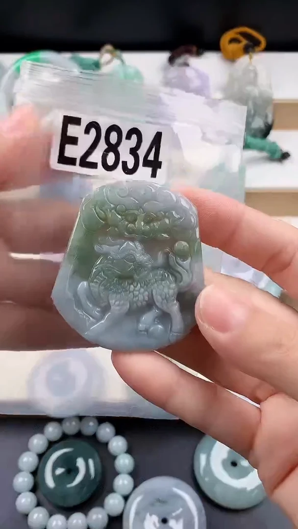 颈饰未镶嵌翡翠天然翡翠吊坠挂件