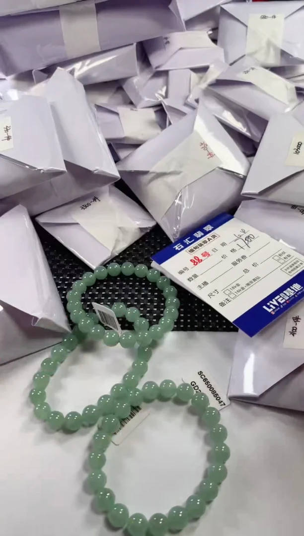 翡翠未镶嵌颈饰多样性发货,发一件