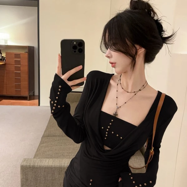 韩版朋克摇滚风黑色铆钉抹胸针织罩衫女春秋纯欲感短款上衣两件套