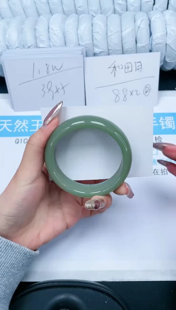 【闪购商品】石英质玉手镯未镶嵌390-57.1