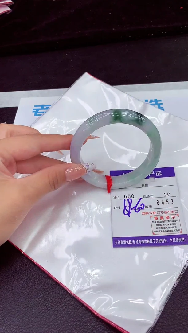 翡翠手镯未镶嵌1