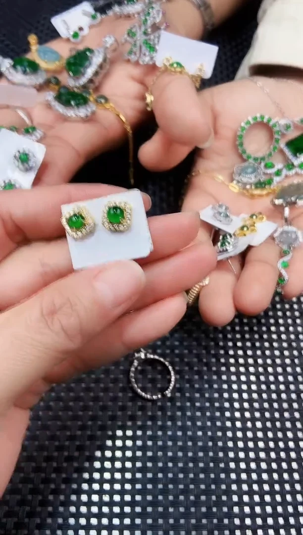 【闪购商品】翡翠耳饰未镶嵌11111111