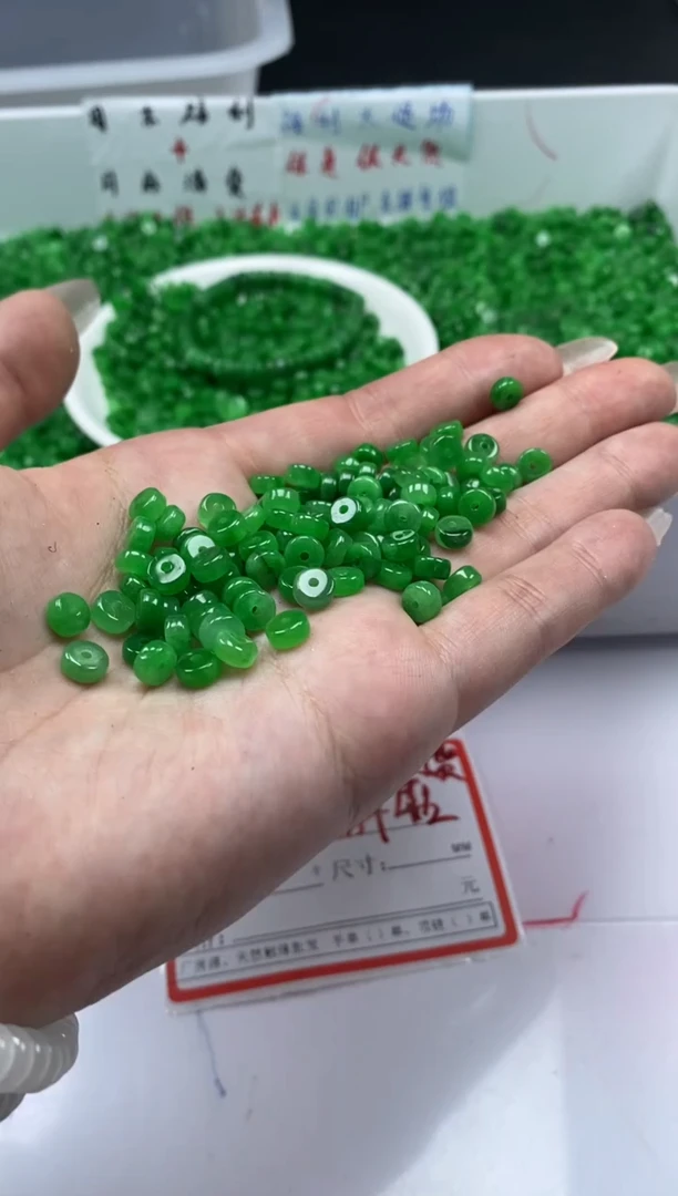 翡翠未镶嵌颈饰w1700辣绿翡算盘6*3mm*30颗