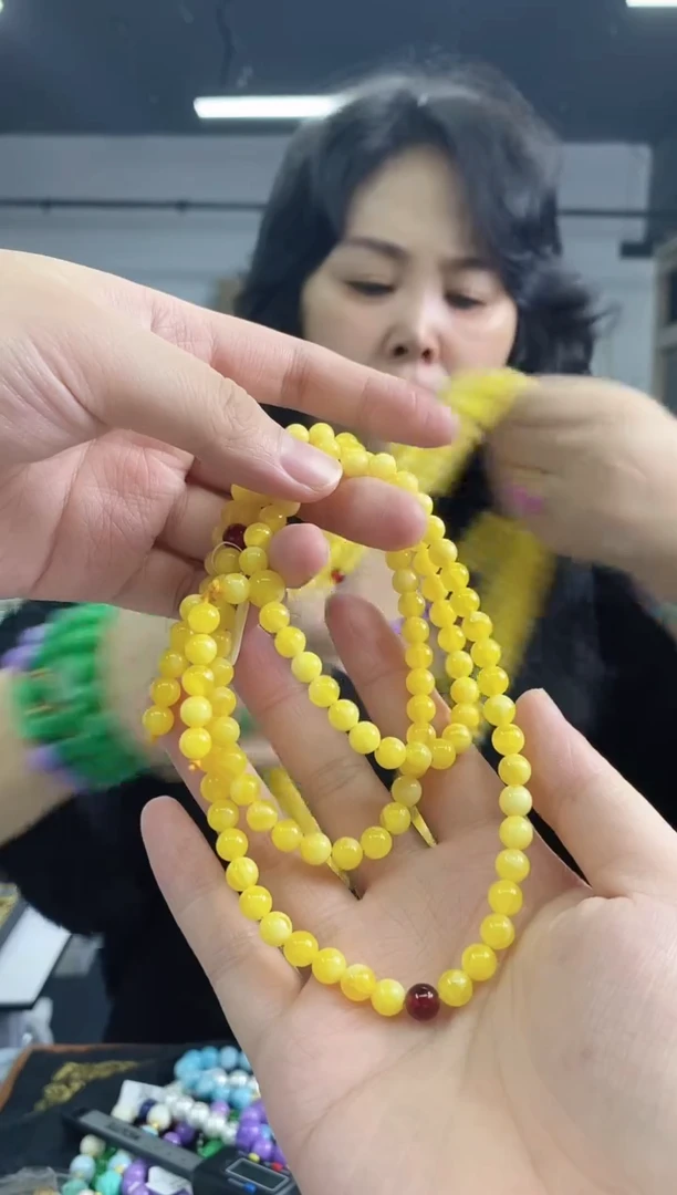 未镶嵌蜜蜡裸石多样性发其一颜色微差