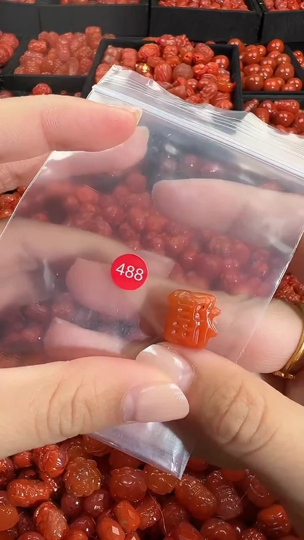 颈饰未镶嵌南红玛瑙1