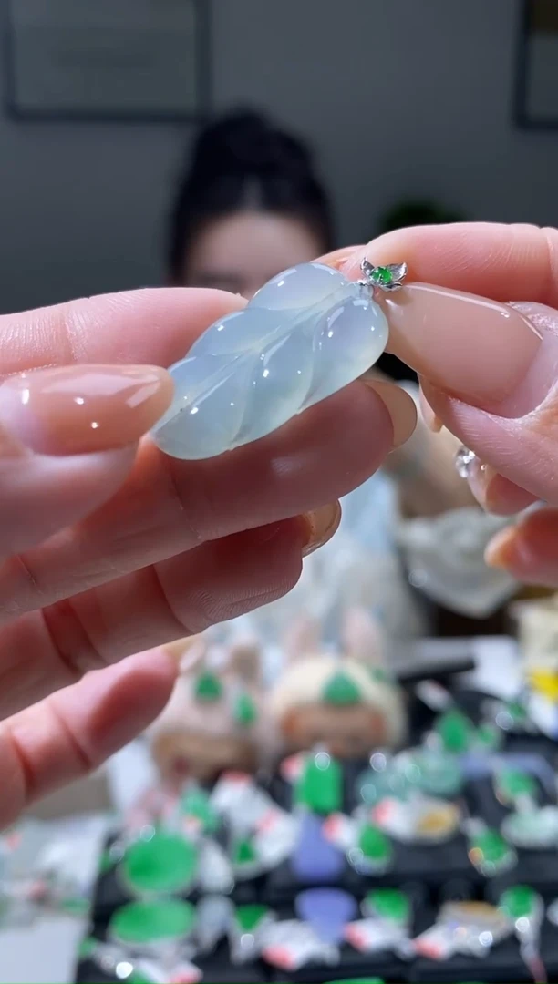 吊坠(不含链)18K金镶嵌翡翠叶子