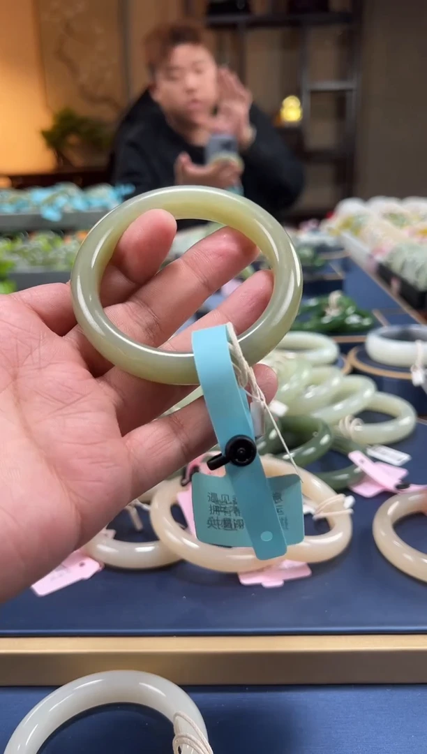 【闪购商品】和田玉手镯未镶嵌和田玉手镯