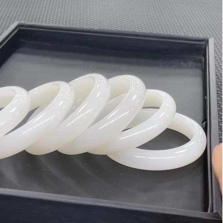 【老郑家】和田玉手镯一支 (多样性发1件)