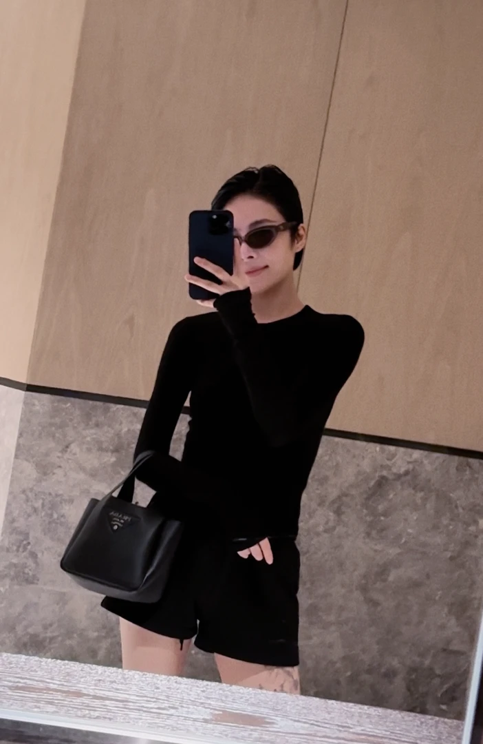 【XIAO HONG好物】修身显瘦极简圆领长袖上衣6代035