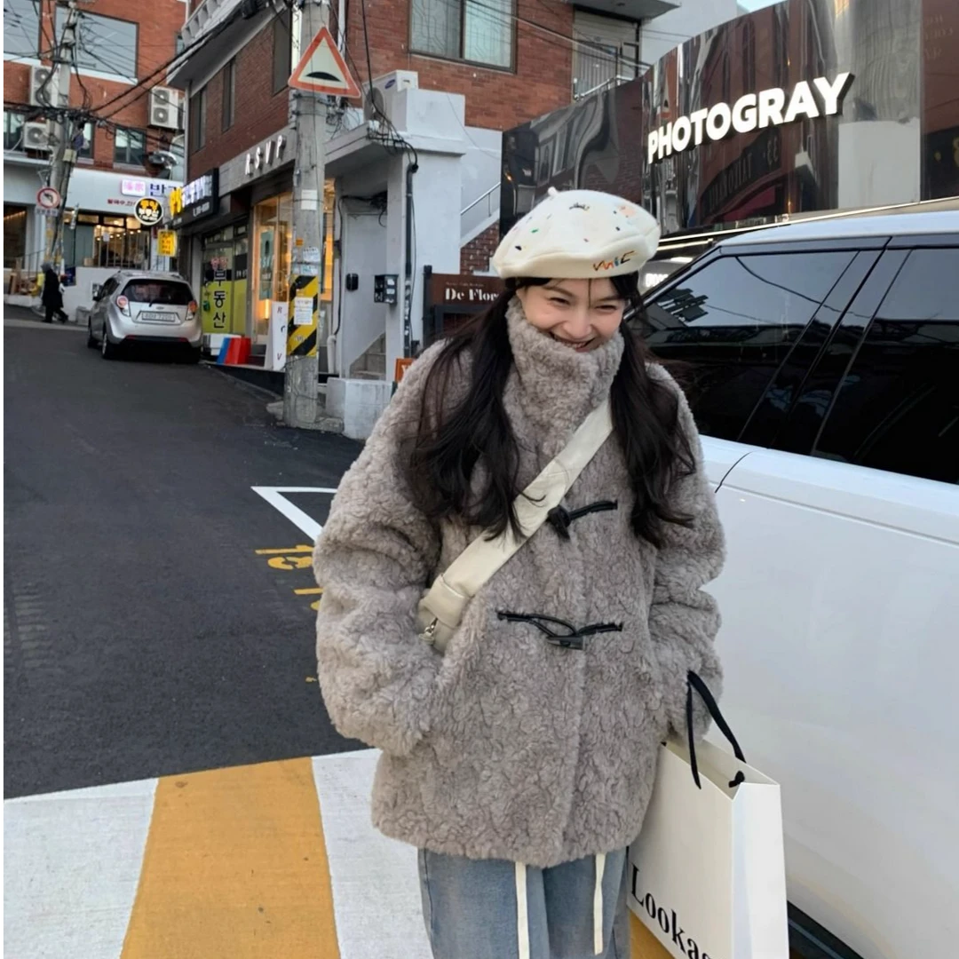 【现货+运费险】毛毛外套女立领牛角扣仿羊羔毛中长款冬季保暖YY667