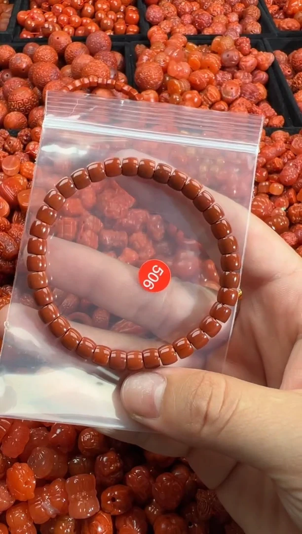 南红玛瑙未镶嵌颈饰1