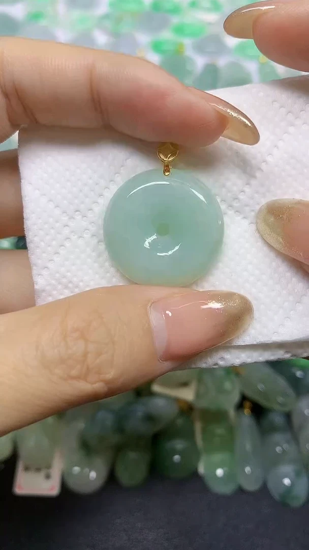 颈饰未镶嵌翡翠