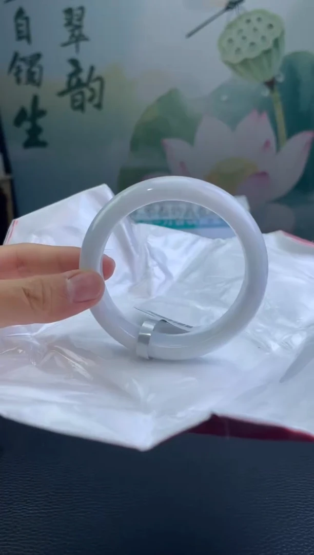 翡翠手镯未镶嵌5翡翠手镯（微瑕）