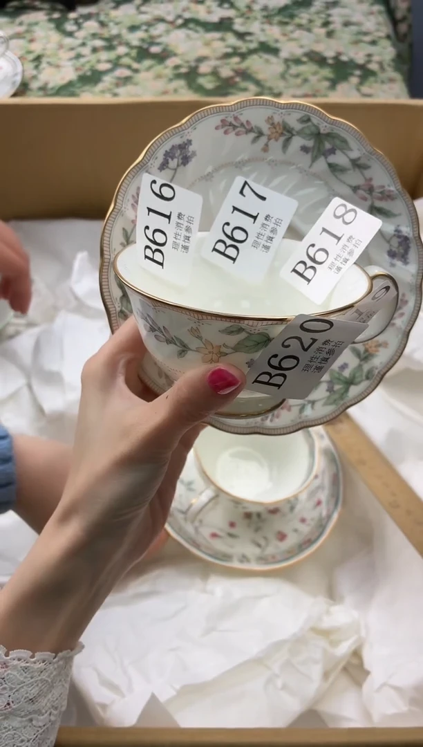 瓷片莉**莉       B618