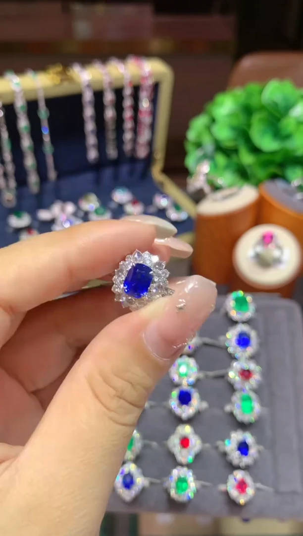 戒指蓝宝石18K金镶嵌2.13ct