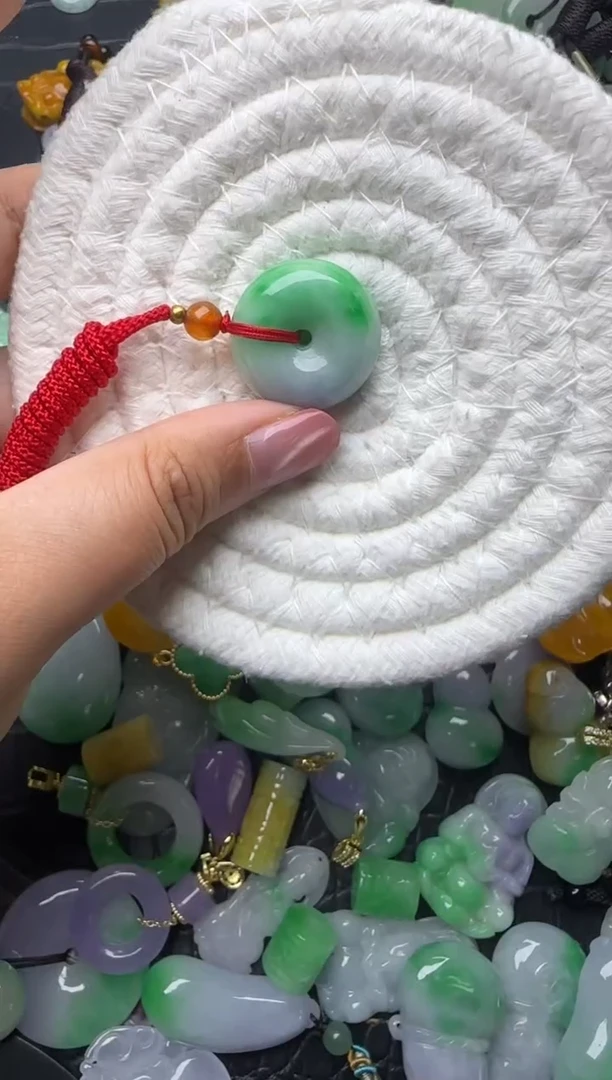 颈饰未镶嵌翡翠缅甸翡翠吊坠