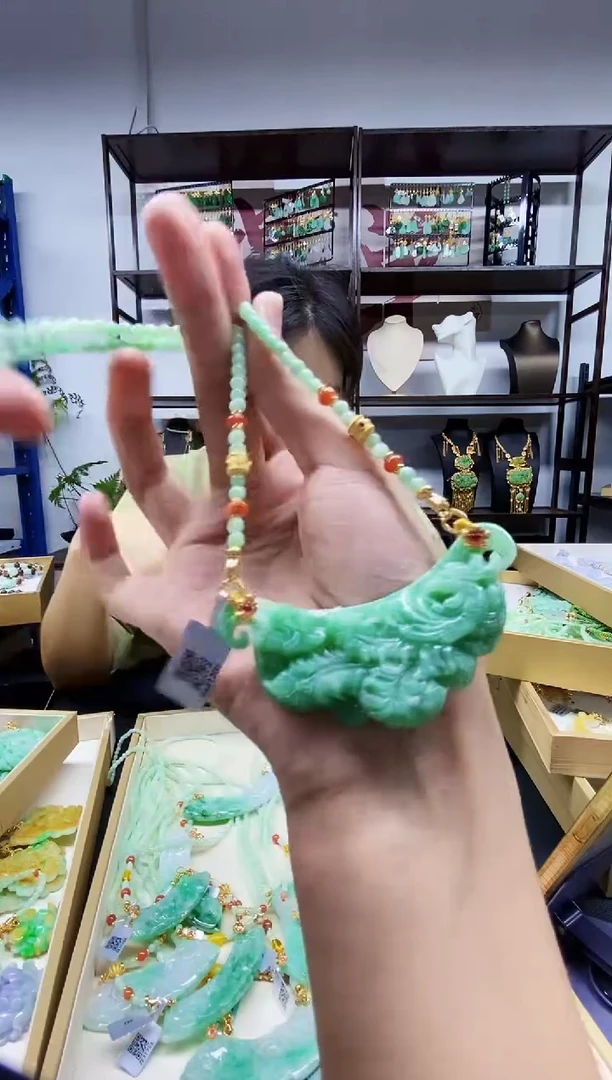 翡翠未镶嵌颈饰翡翠吊坠