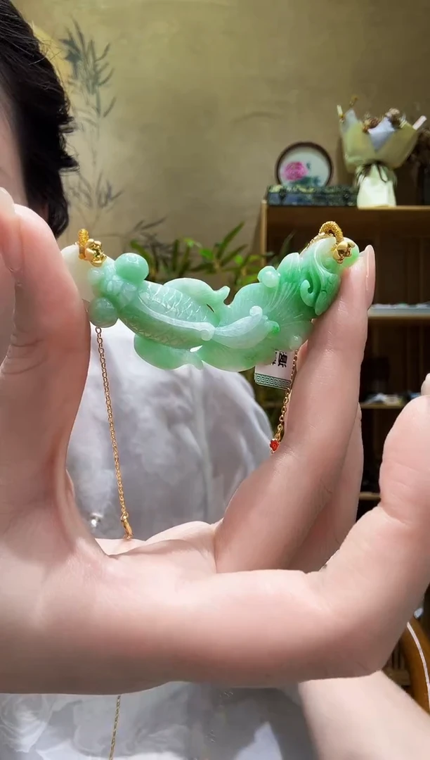 颈饰未镶嵌翡翠吊坠