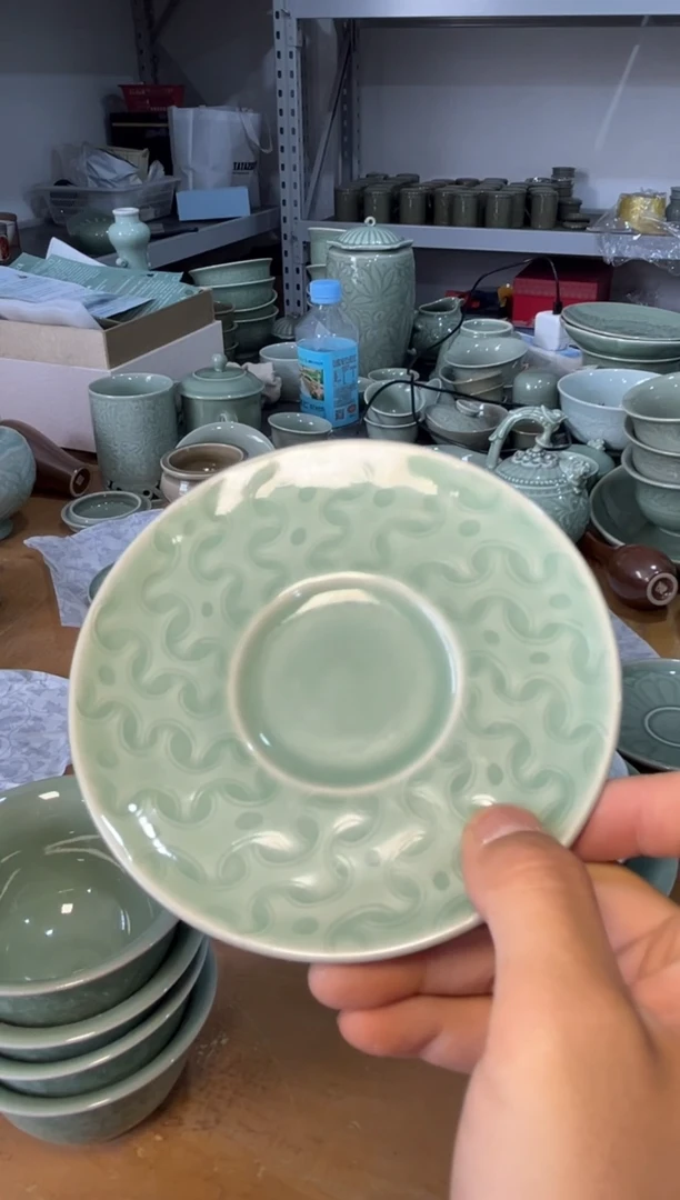 瓷瑕疵青铜鄂托1只