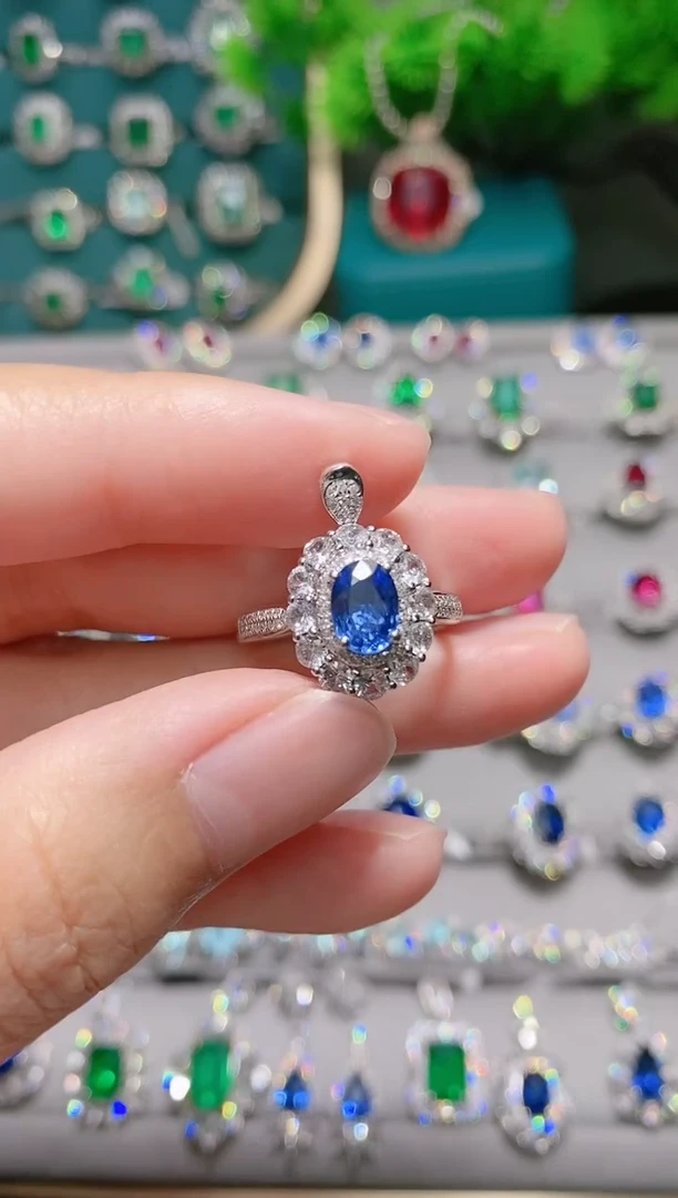 18K金戒指蓝宝石18K金镶嵌.