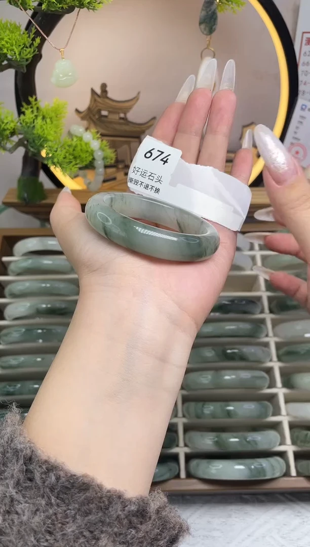 未镶嵌手镯石英质玉674