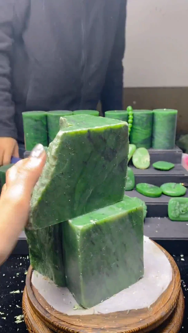 未镶嵌和田玉（碧玉）珠宝半成品1