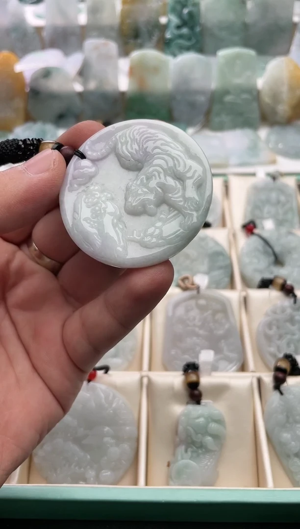 【闪购商品】翡翠颈饰未镶嵌..../2/23/ 92