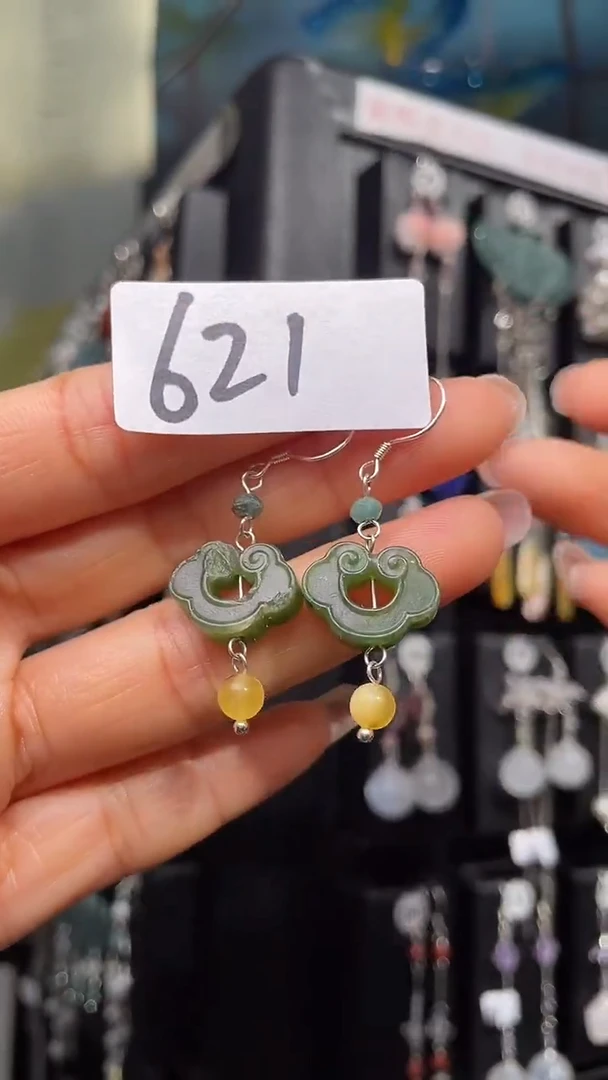 未镶嵌和田玉（碧玉）耳饰喜欢拍微瑕